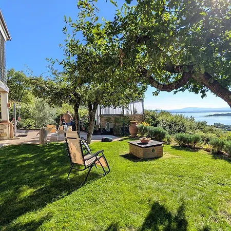 Vista Con Jacuzzi E Campo Volley Monte del Lago