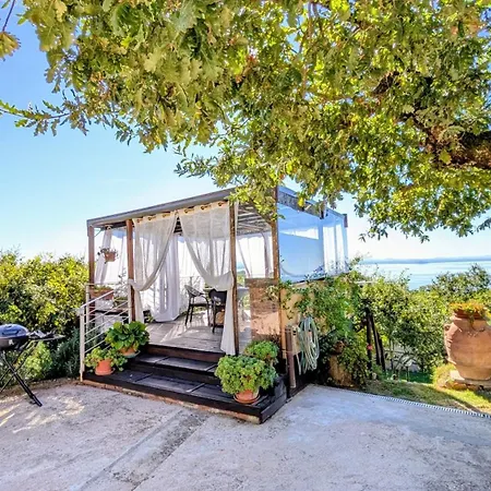 Vista Con Jacuzzi E Campo Volley Holiday home *