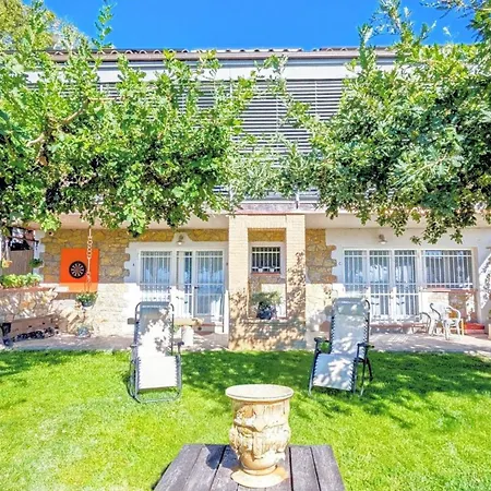 Vista Con Jacuzzi E Campo Volley *