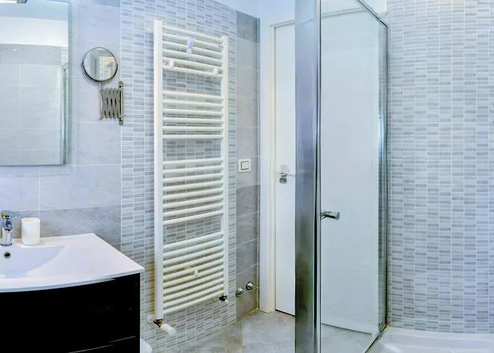 Vista Con Jacuzzi E Campo Volley * Monte del Lago