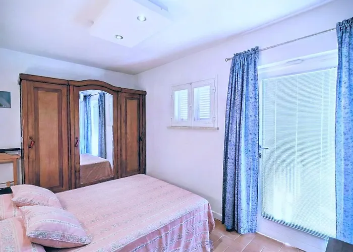 Vista Con Jacuzzi E Campo Volley